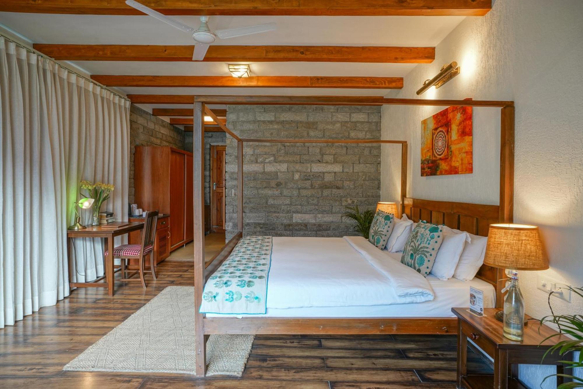 Larisa Resort Manali Exterior photo