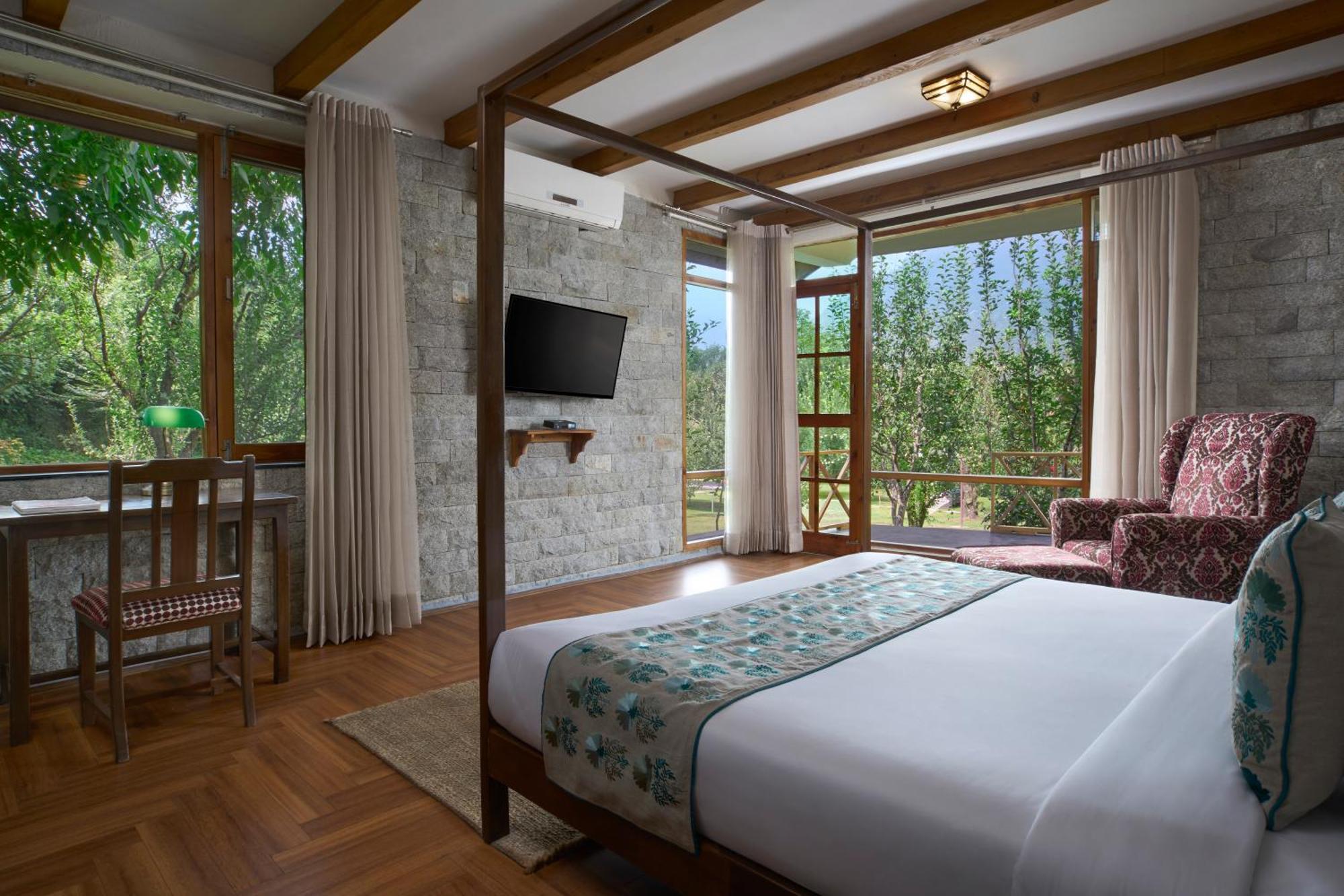 Larisa Resort Manali Exterior photo