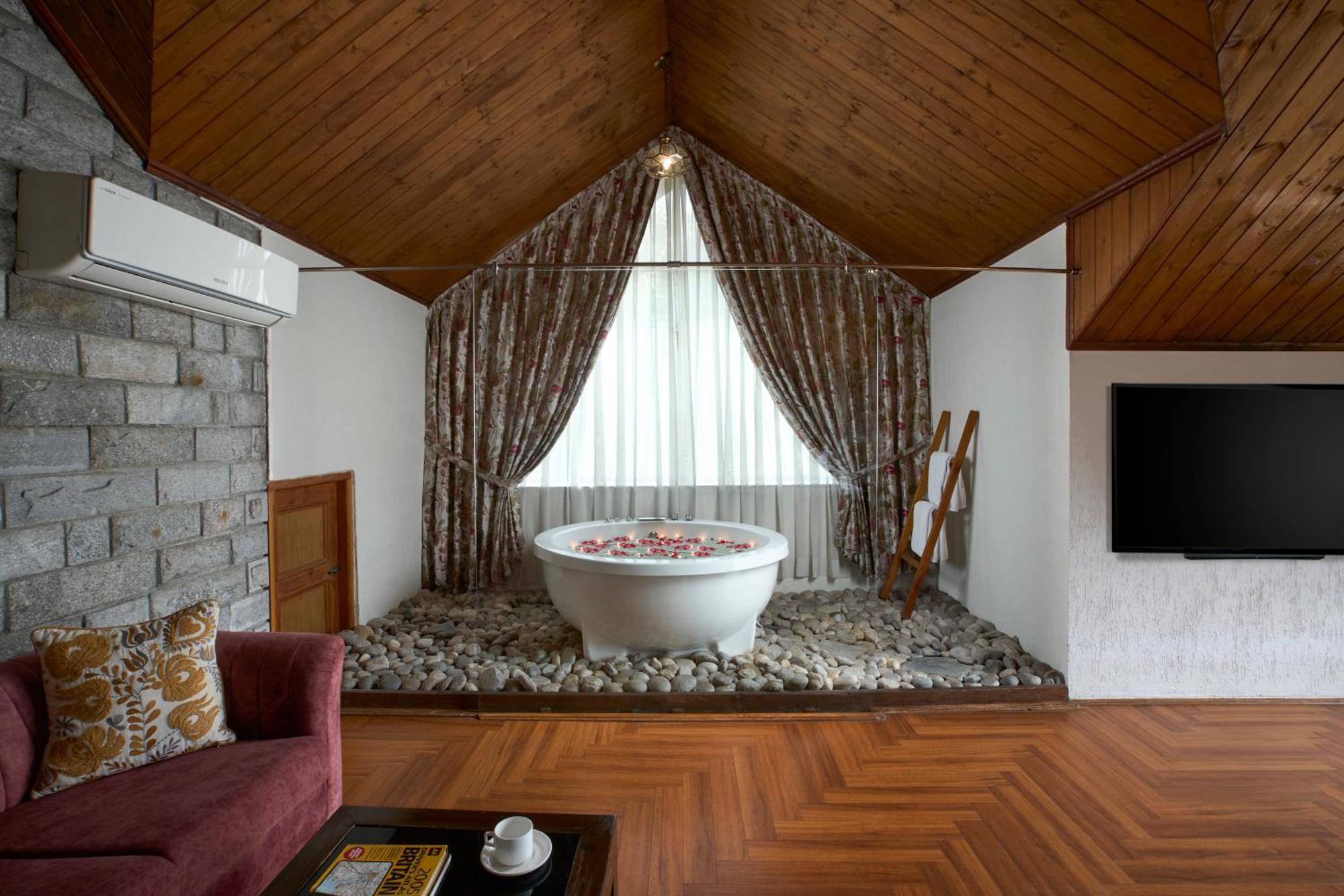 Larisa Resort Manali Exterior photo