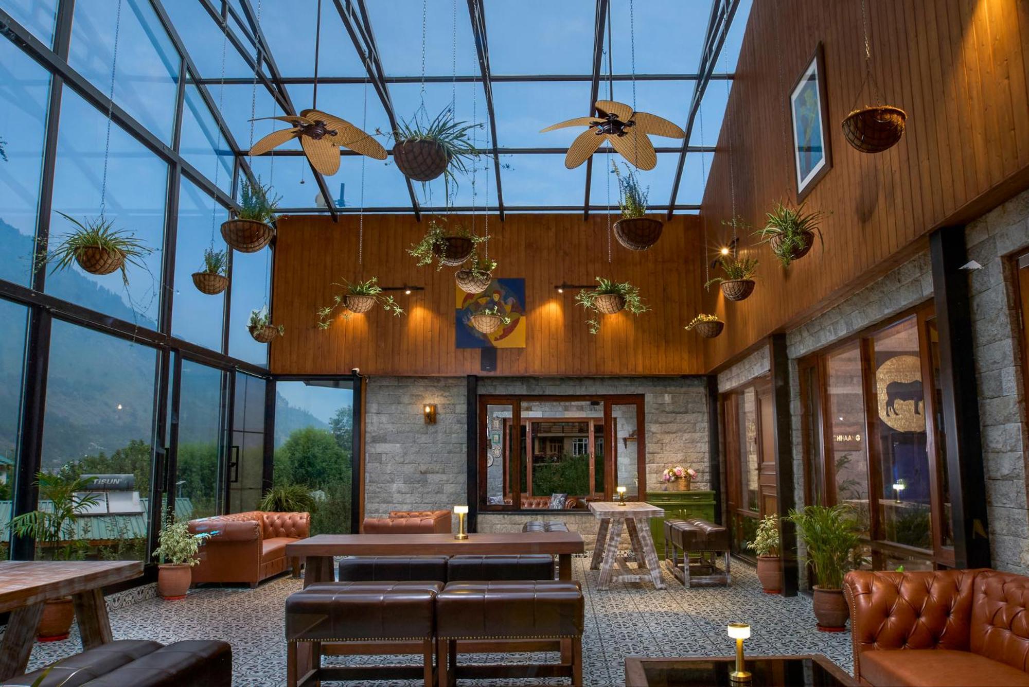 Larisa Resort Manali Exterior photo